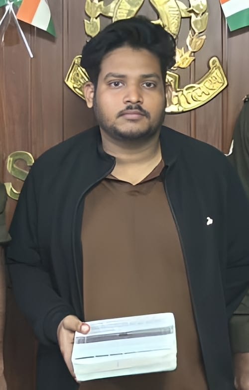 By converting one rupee into one lakh, the fantasy app was duped of one crore rupees