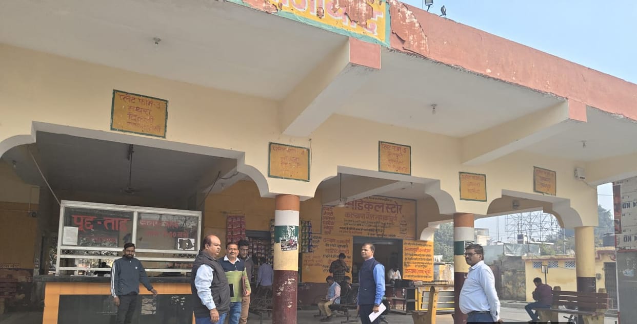 The matter of setting up an illegal stall at the bus stand opened in front of the RM.