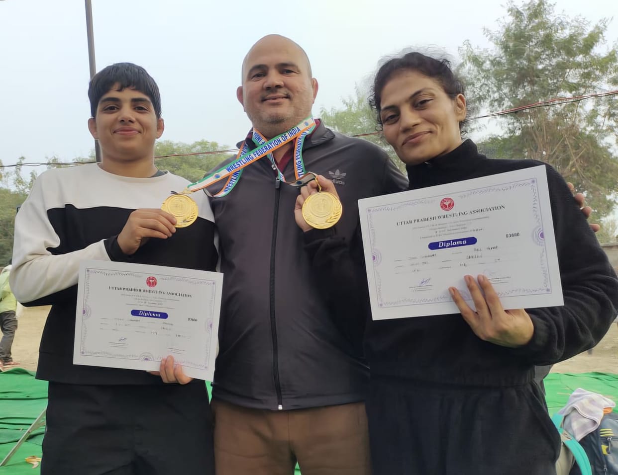Indu and Khushi won gold in wrestling
