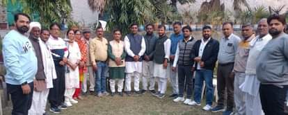 Workers will take off their shoes and slippers at the rally