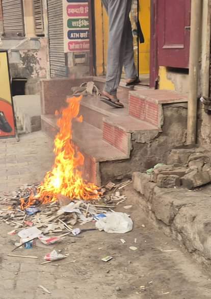 Due to change in wind, humidity in the atmosphere increased, now fog will prevail.