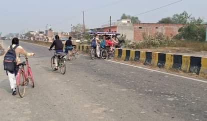 Illegal cuts on the highway... Fog can increase the rate of accidents.