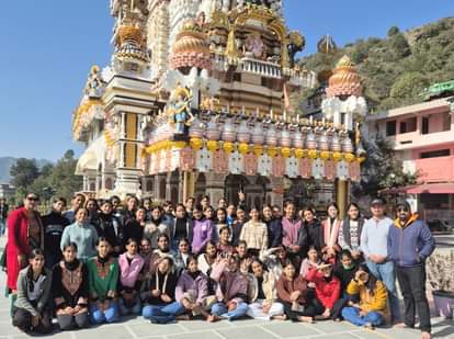 Girls from Rampur Girls School made an educational tour to Solan