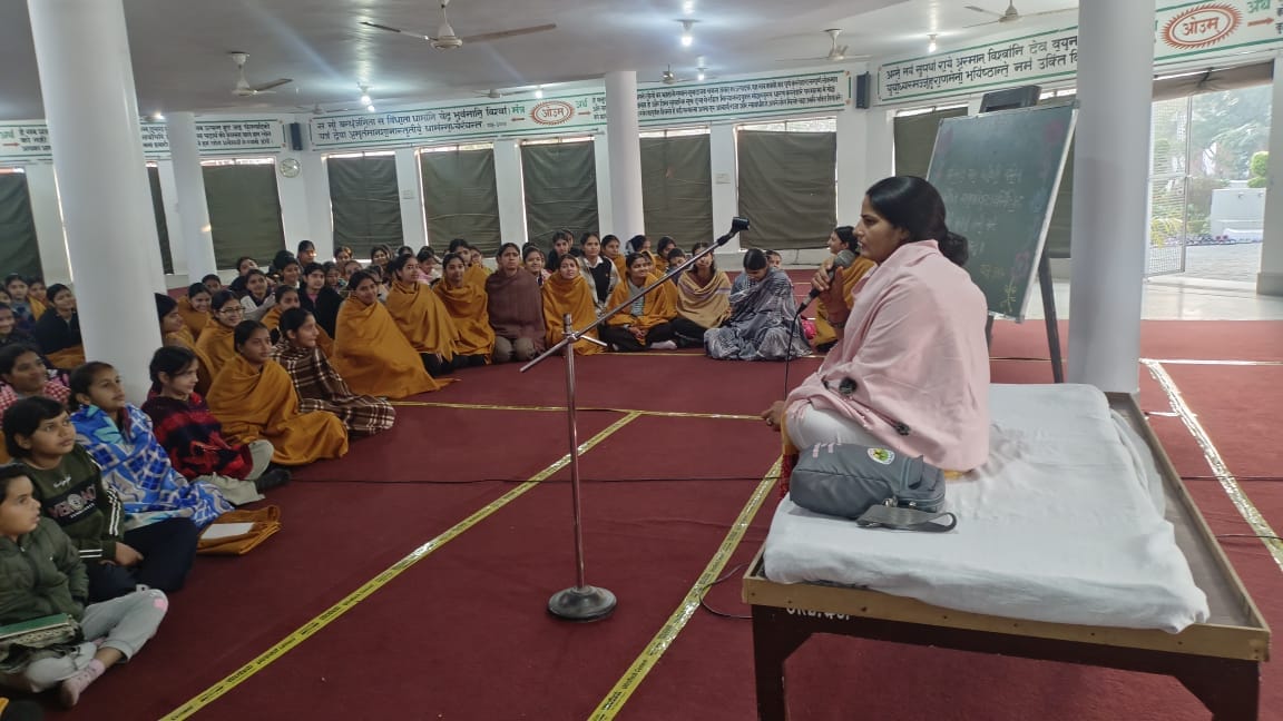 It is necessary to connect youth with culture and tradition: Neha Singh