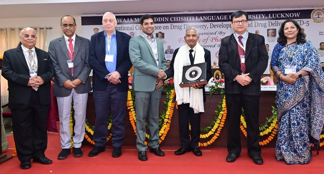 Dr. Soumya Singh of Lucknow University and Dr. Shubham of Bhasha University were awarded the award.