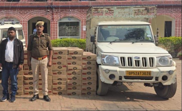 212 cases of country liquor recovered from a pickup and a Bolero car going to Bihar