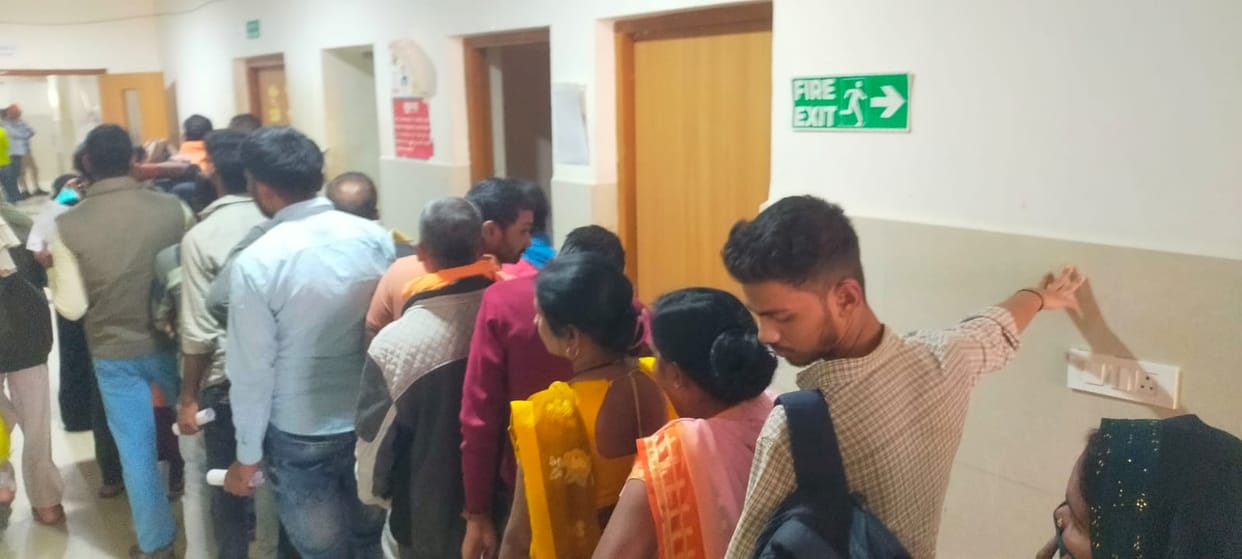 Medical College: Patients queue up for X-rays