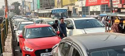 People were stuck in traffic jam on Numaish flyover for one and a half hours.