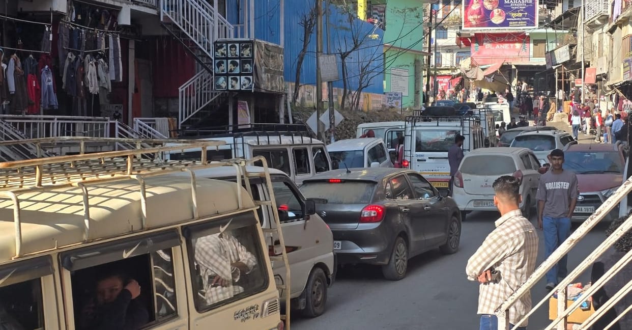 Taxis are being parked in the no parking zone in Nerwa
