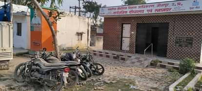 Old vehicles parked next to the toilet became a cause of trouble.