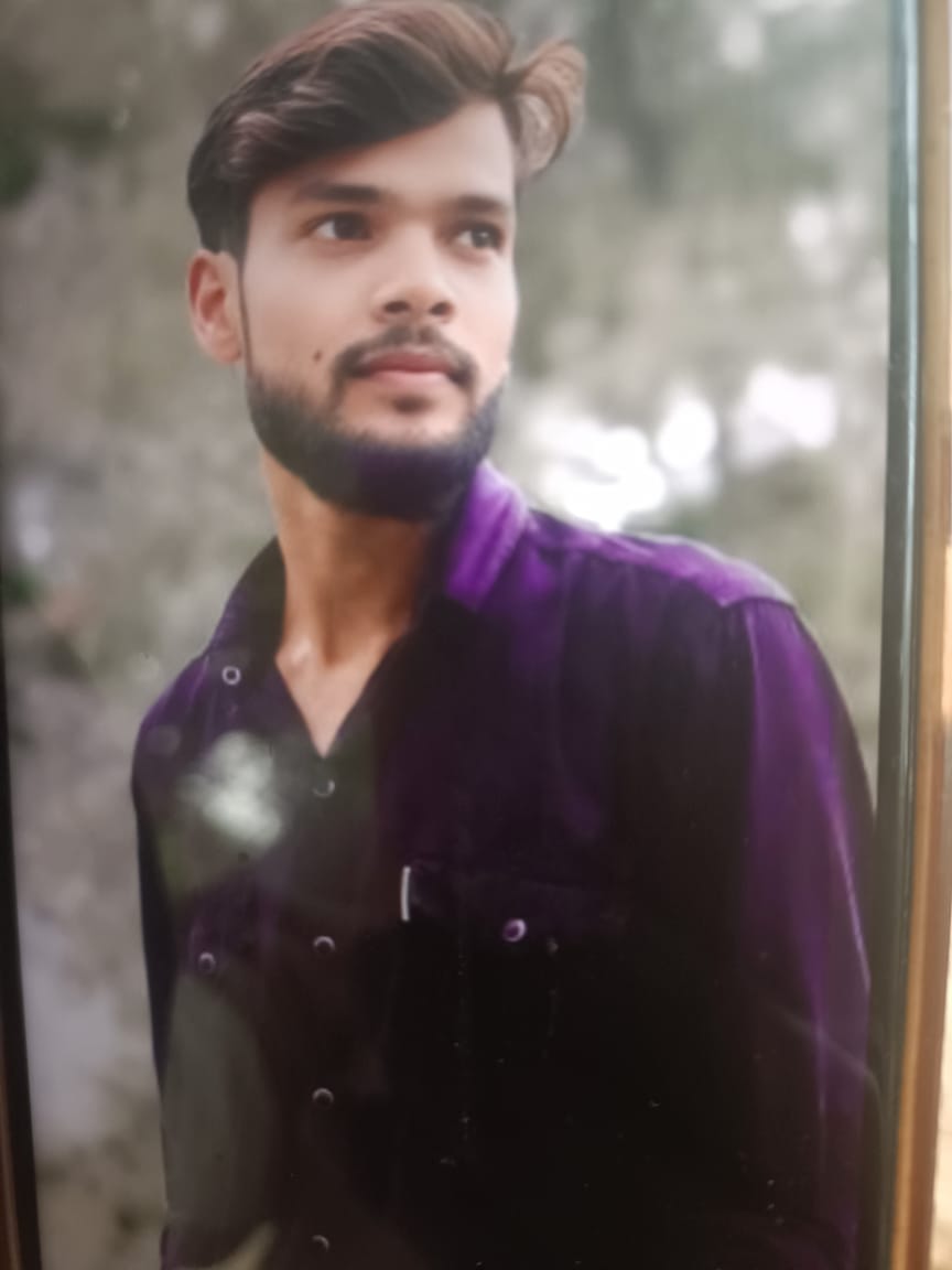A young man going to buy decoration material for a wedding was run over by a bus full of wedding guests