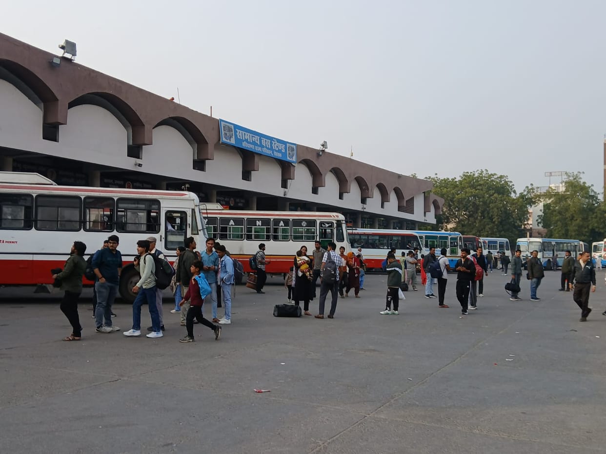 Passengers' problems ignored, 30 buses parked at the depot without drivers and conductors