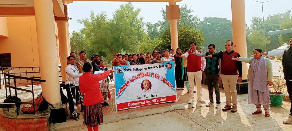 Students pledged for a self-reliant India and drug de-addiction.