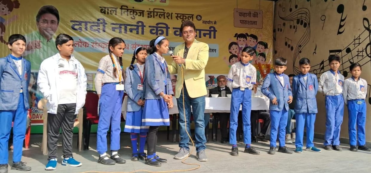 story teller jeetesh srivastav with students