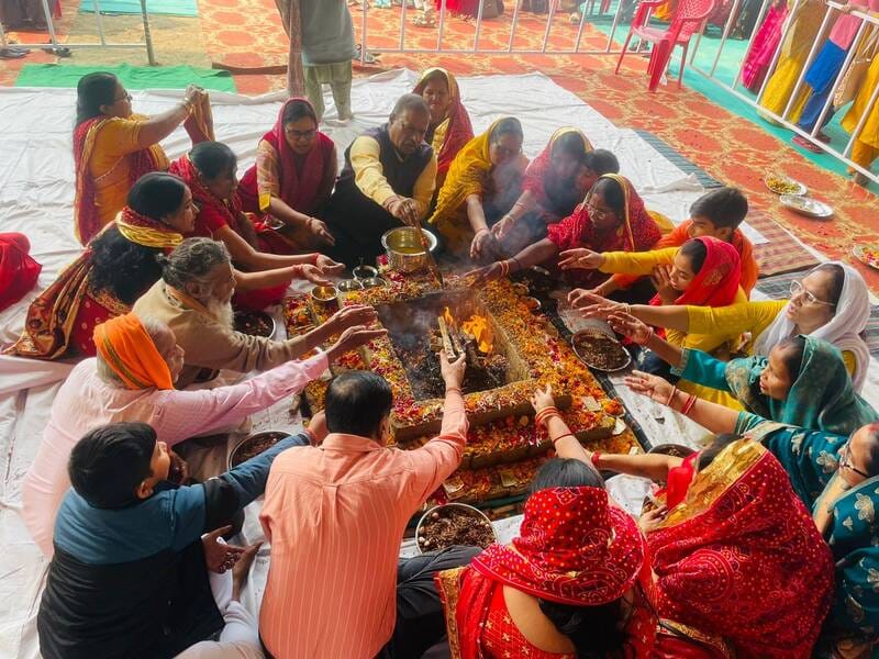 Wishing for world peace by performing havan-yagya
