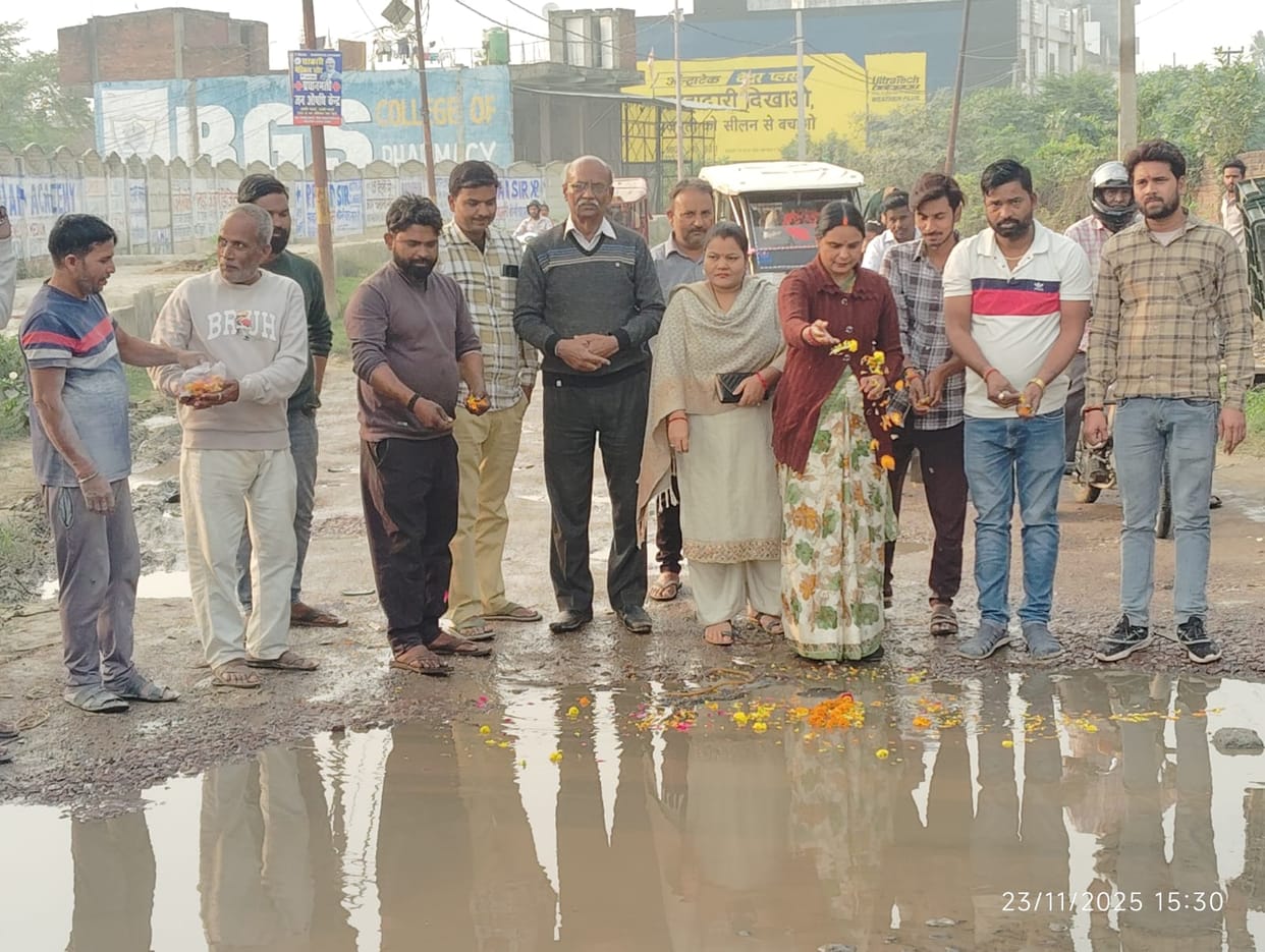 Ghaila Road in bad condition, floral tribute in protest against PWD