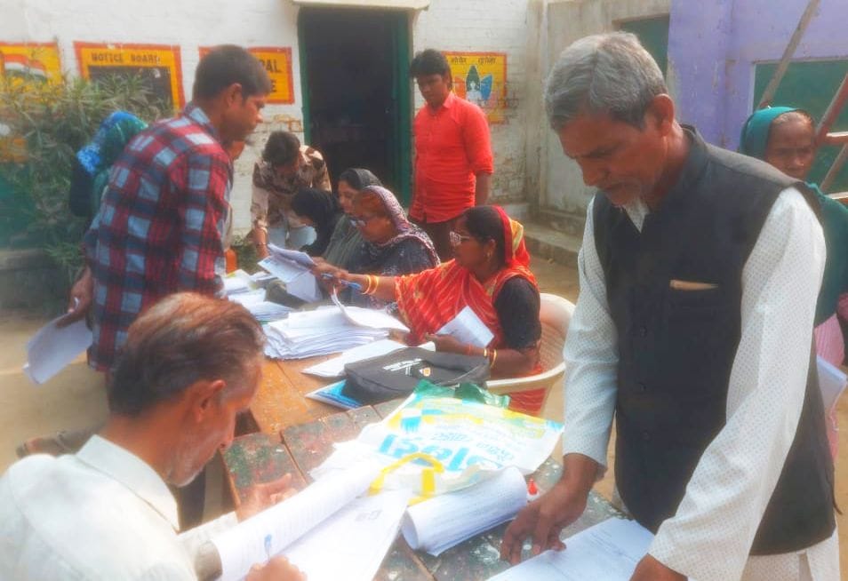 Crowds gathered to fill SIR forms, BLOs helped people