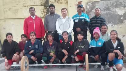 Five players showed their strength for the inter-college weightlifting competition.