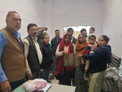 The conductor called and handed over the jewellery worth Rs 4 lakh left in the bus.