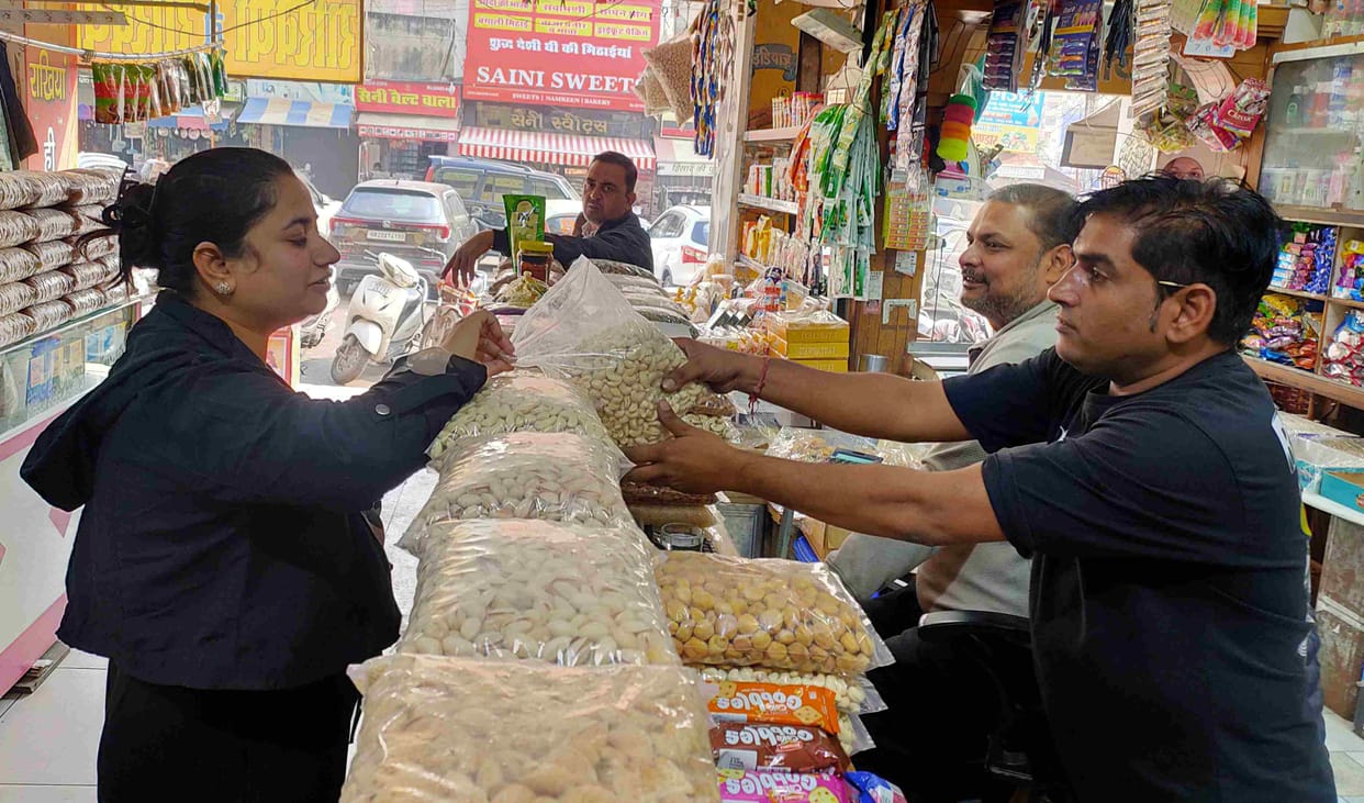 Business of dry fruits flourishes in winter...Helpful for children's brain development