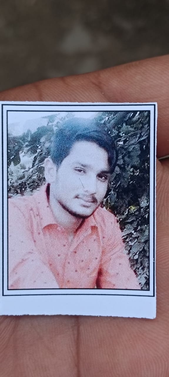 Betrayed in love, the young man shot himself with Baba's double-barreled gun.