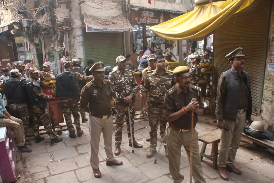 The remaining Sattar Katra construction in Dal Mandi was demolished.