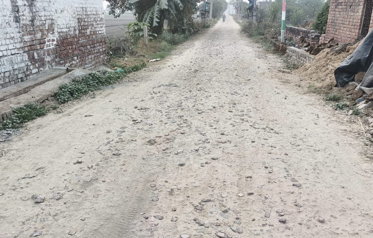 Jajanpur-Jadaula road is incomplete, stones are pricking