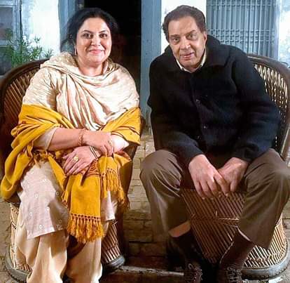 When Dharmendra said to Dr. Neelkamal, "Hey, your eyes are exactly like Hema's..."