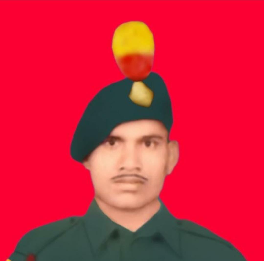 Martyrdom Day of Ramdhyan Singh was celebrated, salute was given by offering a wreath.