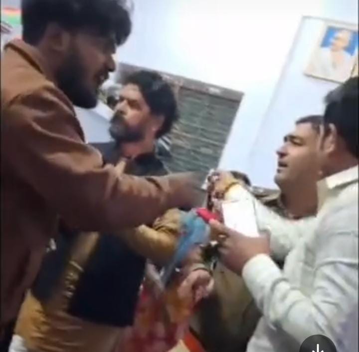 A panchayat inside the police station resulted in a scuffle, with police personnel watching the spectacle