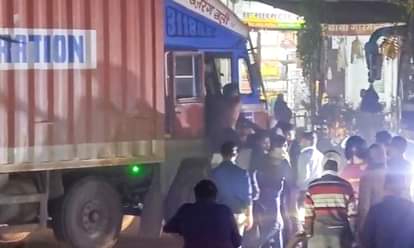 Scorpio riders dragged and beat a truck driver, causing a half-hour traffic jam on the highway.