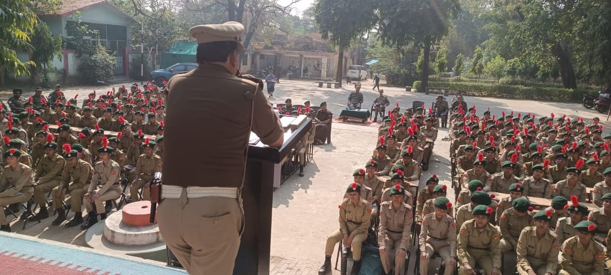 NCC cadets took the oath of road safety.