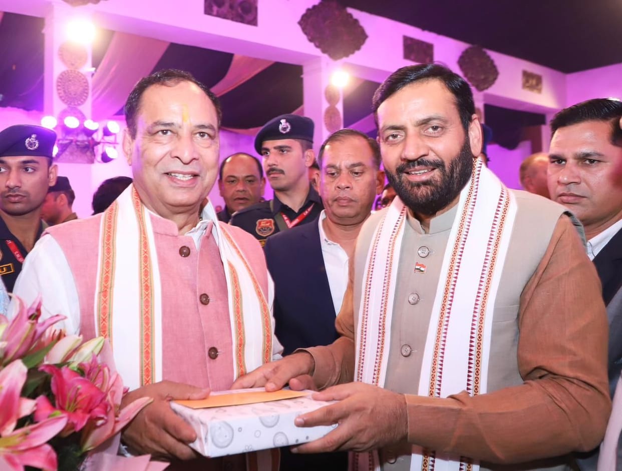 Chief Minister and cabinet members reached the wedding of BJP state president's niece.