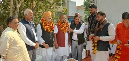 The MLA administered the oath to the Chairman of the Market Committee.