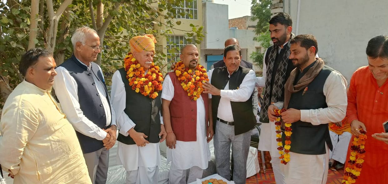 The MLA administered the oath to the Chairman of the Market Committee.