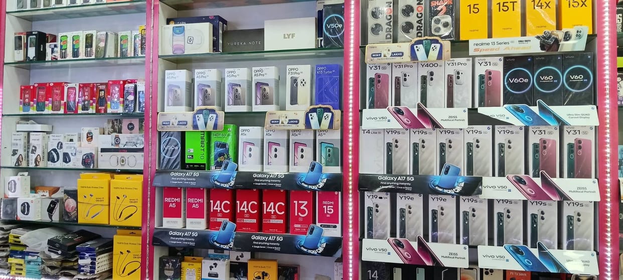 Youth should also have mobile phones with good quality cameras