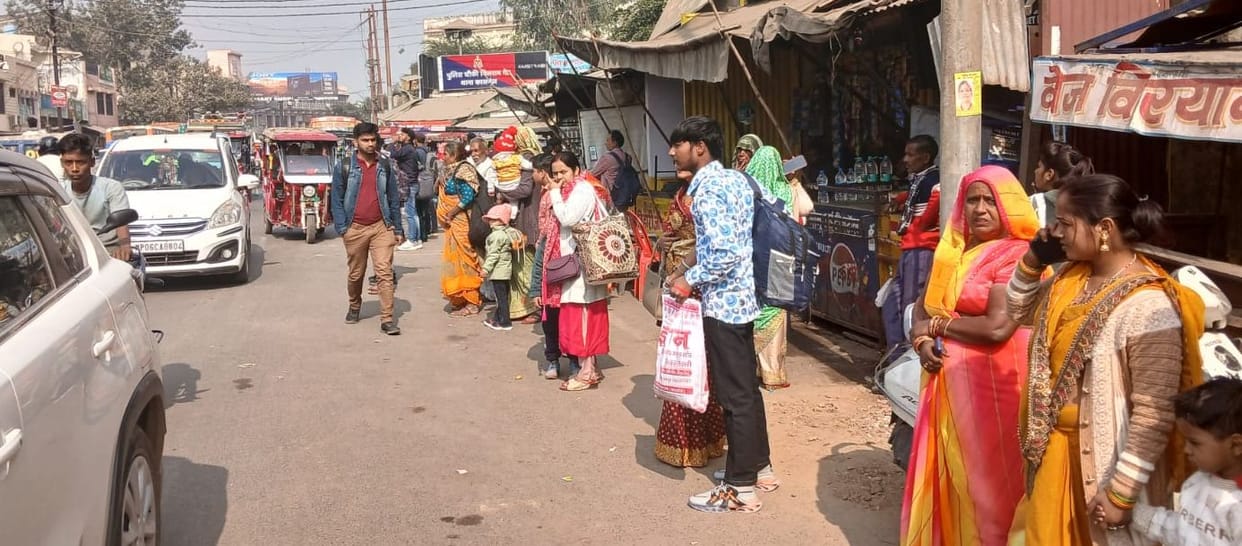 Wedding season is in full swing, passengers are facing difficulty in getting buses.