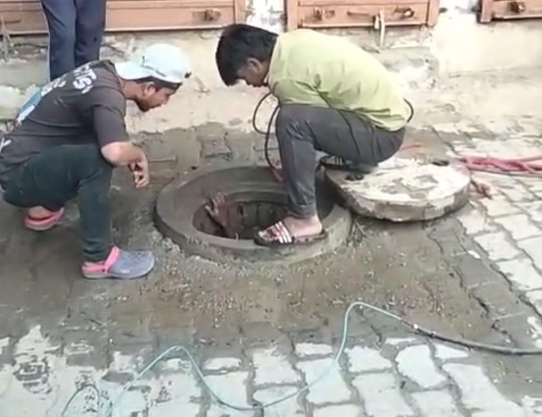 Work to clear blockages in half the city's sewerage pipelines begins