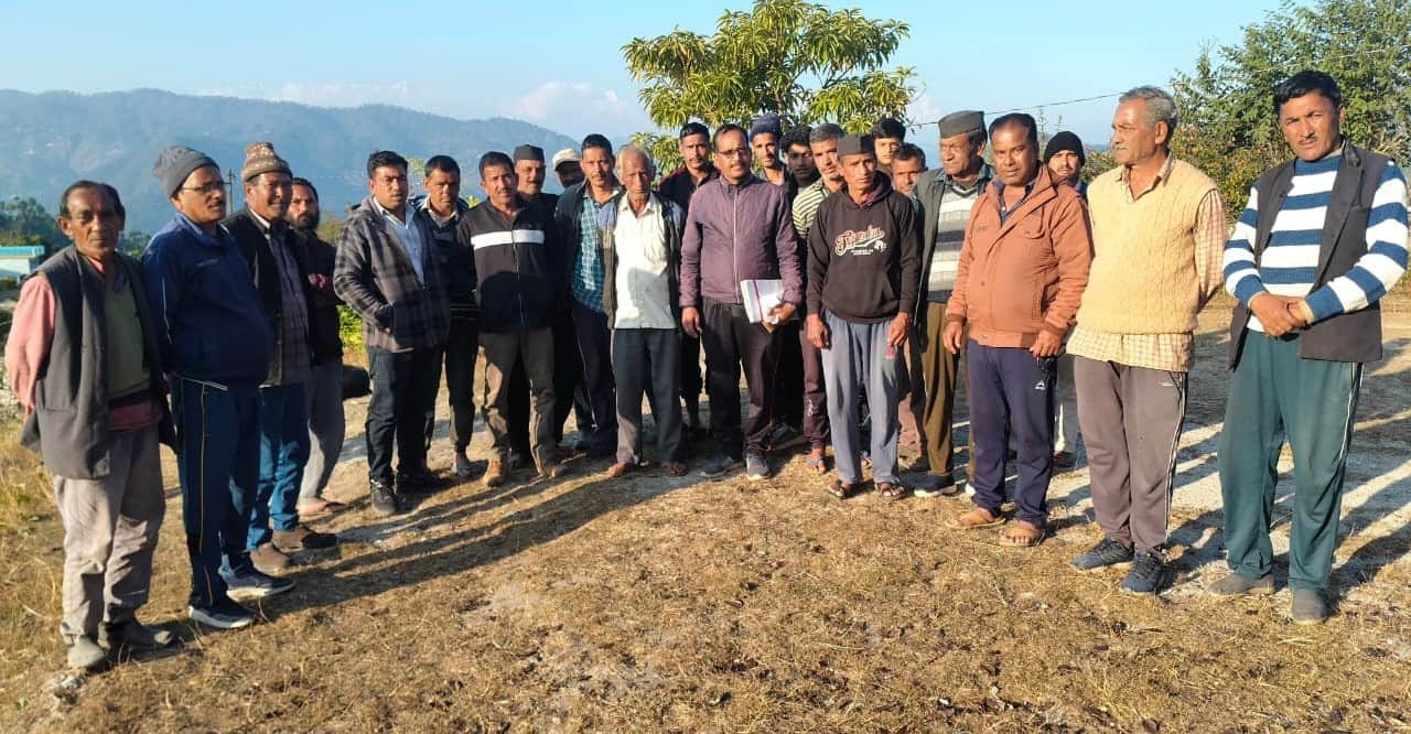  गणाईगंगोली के ननोली में बैठक के बाद ग्रामीण। स्रोत: ग्रामीण