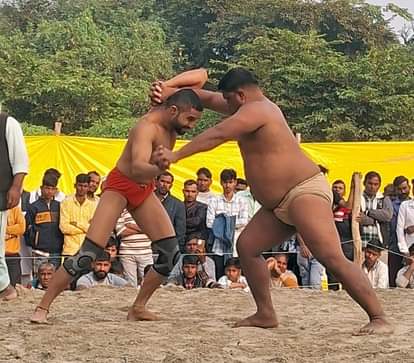 Kadir wrestler made a dhobi pachhad, Shera was defeated