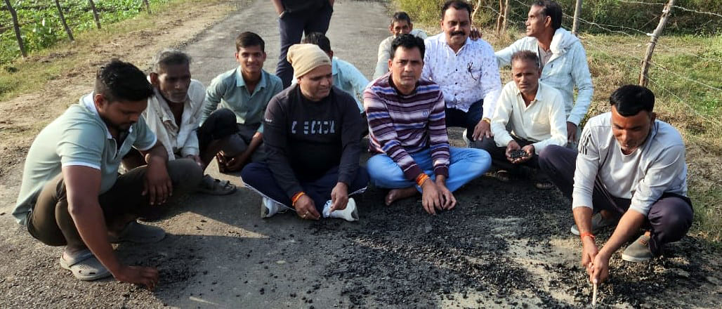 People stage protest against poor road construction