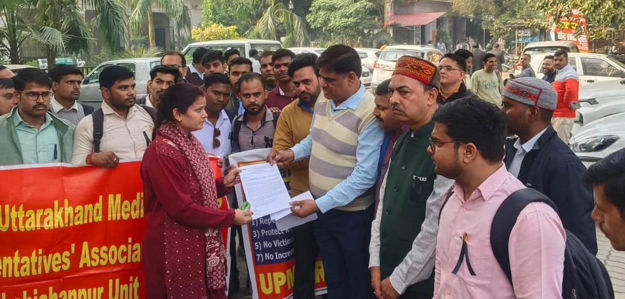 Pharmaceutical representatives protested against the labor code