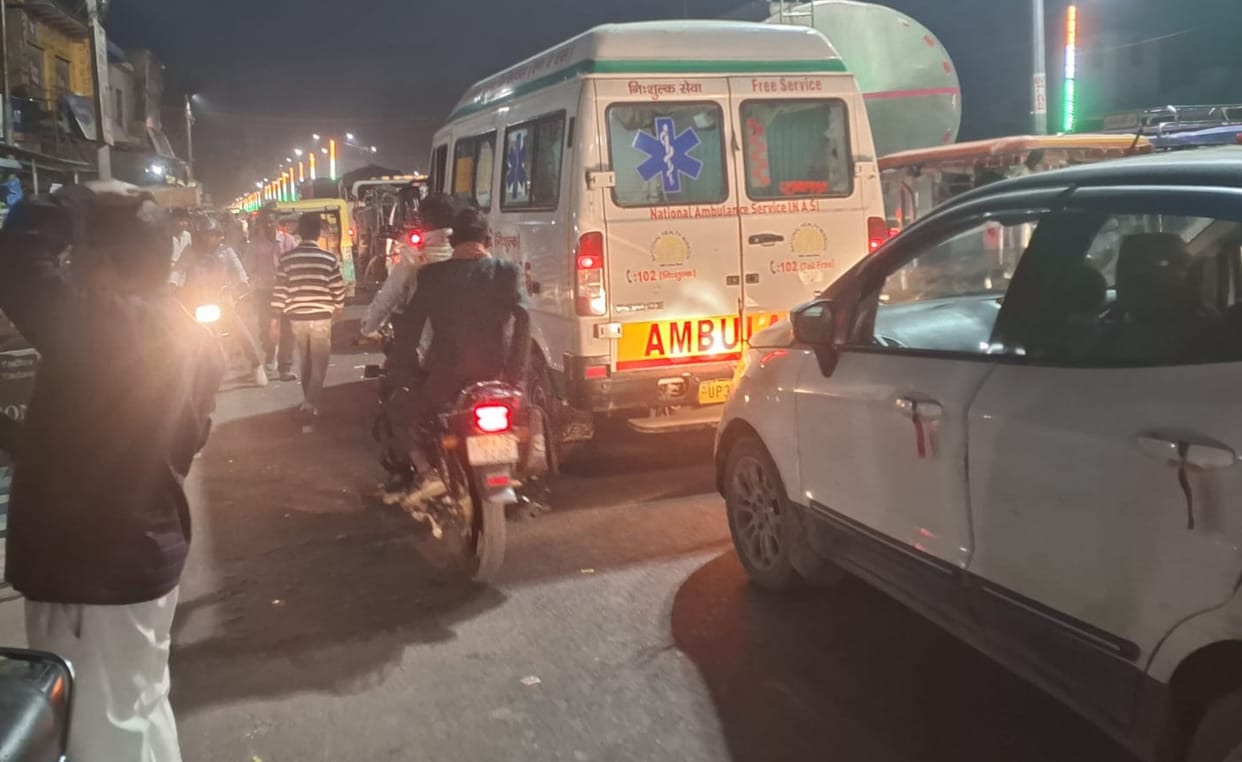 Ambulance carrying patient stuck in traffic for 15 minutes