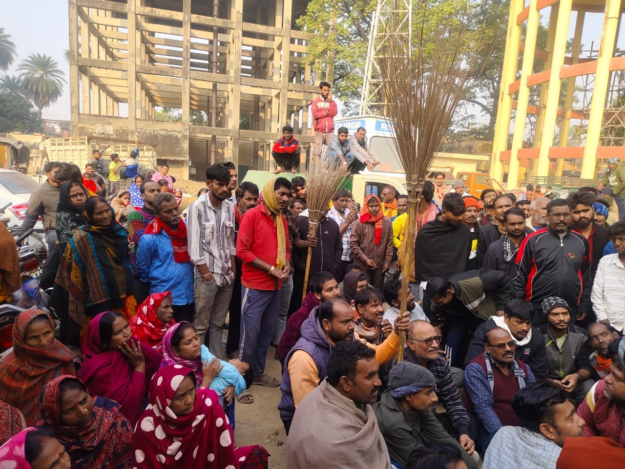 The strike ended on the assurance of payment of salaries in two days, and the city would be cleaned on the ninth day