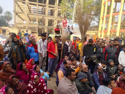 The strike ended on the assurance of payment of salaries in two days, and the city would be cleaned on the ninth day