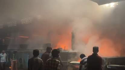 A massive fire broke out at a printing factory in Balotra; machinery and cloth burned to ashes.