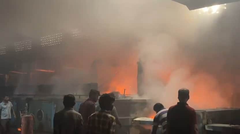 प्रिंटिंग फैक्ट्री में लगी आग