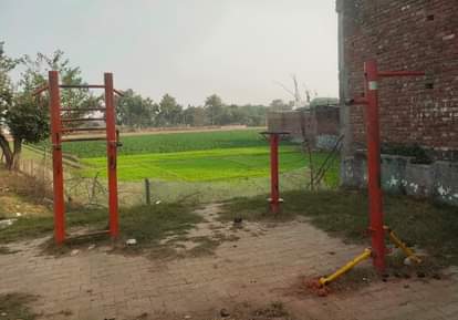 Badly maintained park: Open gym equipment broken