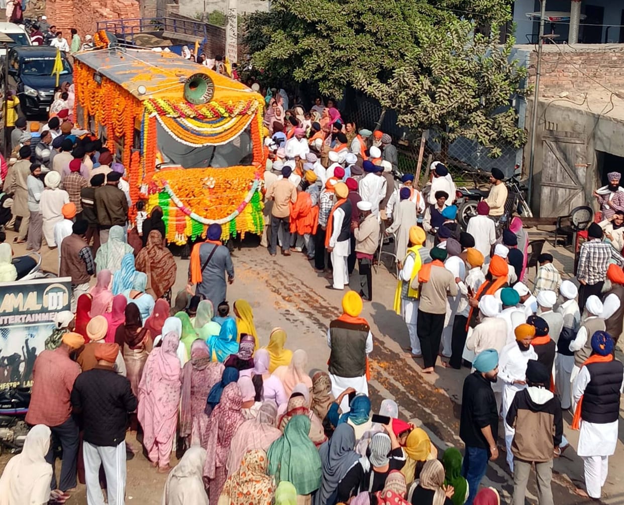 Martyrdom Yatra was welcomed with great fanfare in many villages of Shahabad.