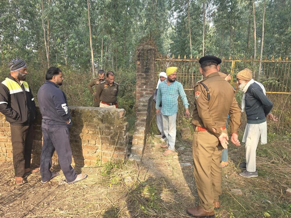 The body of a young man missing for two days was found on the roadside, suspected to be a drug overdose death.